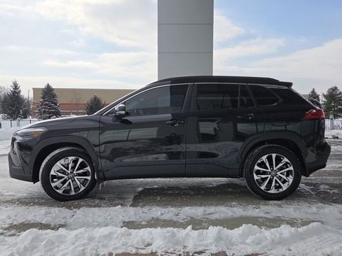 Used 2022 Toyota Corolla Cross XLE image 22