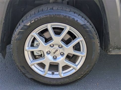 Certified 2023 Jeep Renegade Latitude w/ Premium Group image 30