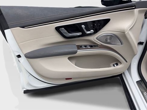 Used 2022 Mercedes-Benz EQS 450+ Sedan image 28