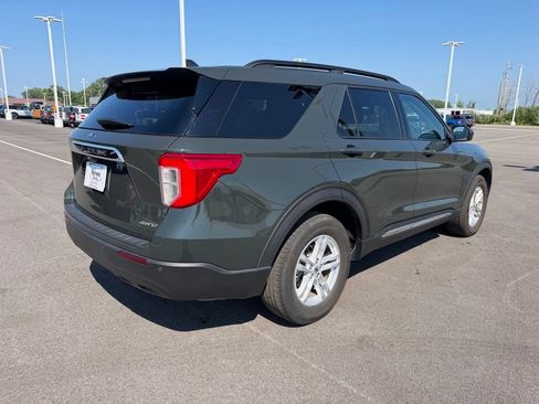 Used 2023 Ford Explorer XLT AWD/4WD image 5