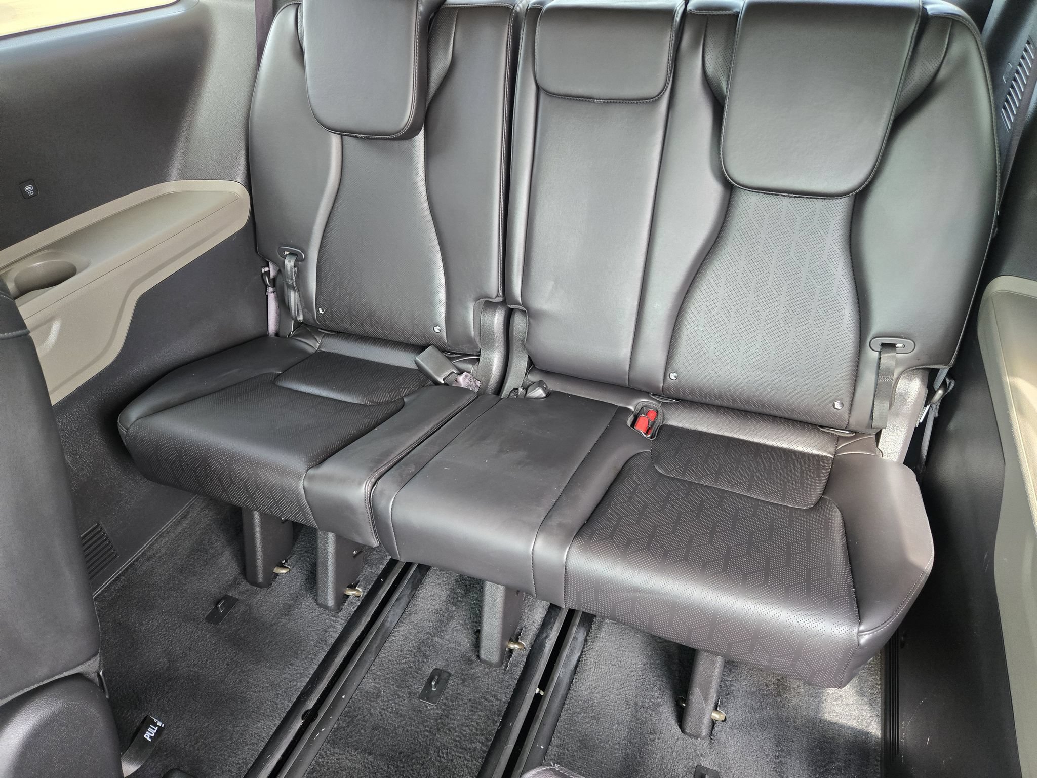 Used 2026 Kia Carnival LXS FWD image 31