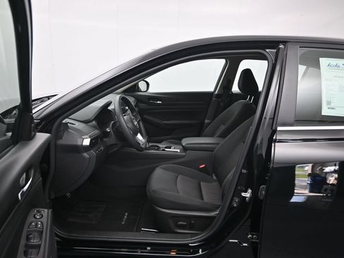 Used 2025 Nissan Altima 2.5 SV FWD image 20