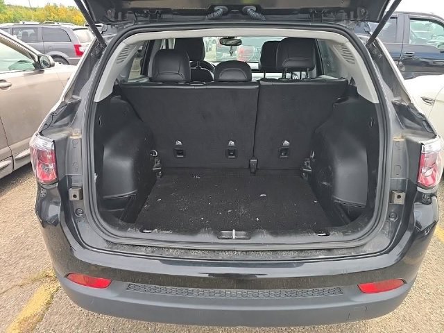 Used 2022 Jeep Compass Limited AWD/4WD image 3
