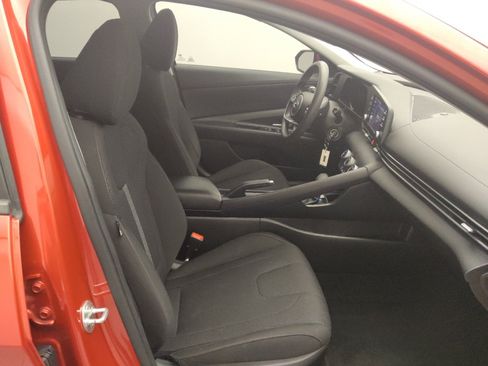 Used 2021 Hyundai Elantra SE FWD image 21