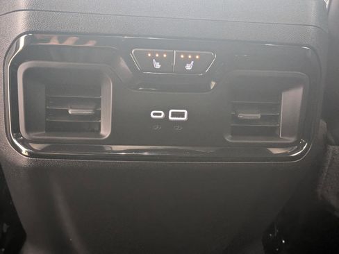 Used 2023 GMC Sierra 1500 AT4 w/ Technology Package image 16