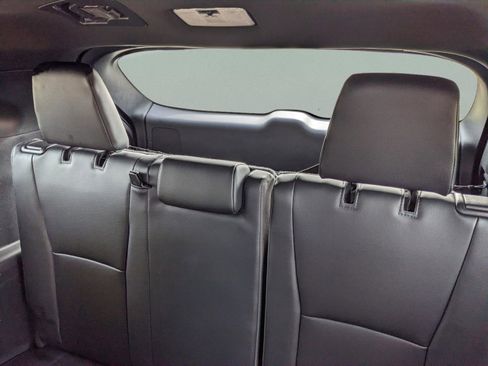 Used 2024 Toyota Highlander LE image 19