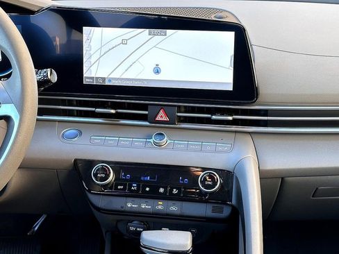 Used 2024 Hyundai Elantra SEL image 23