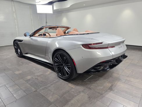 Used 2025 Aston Martin DB12 Volante image 2