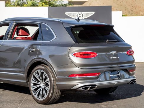 Used 2023 Bentley Bentayga Extended Wheelbase image 14