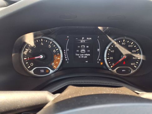 Used 2018 Jeep Renegade Latitude FWD image 13