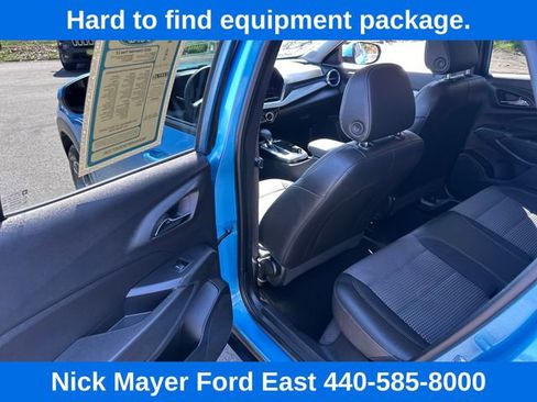 Used 2025 Chevrolet Trax LT FWD image 25