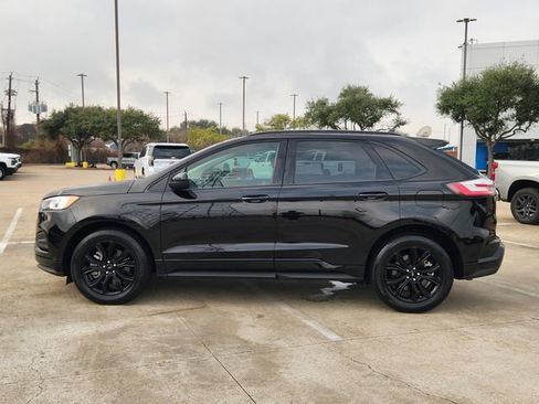 Used 2024 Ford Edge SE w/ Black Appearance Package image 4