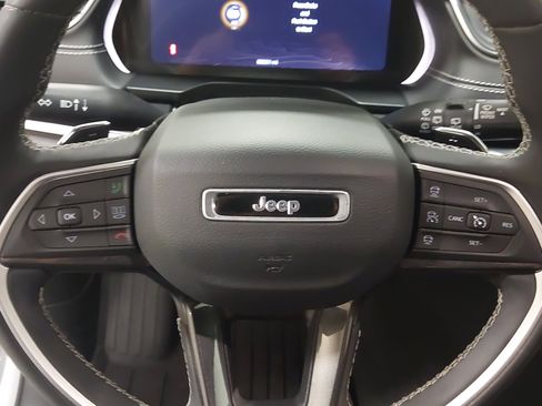 Used 2023 Jeep Grand Cherokee L Laredo AWD/4WD image 35