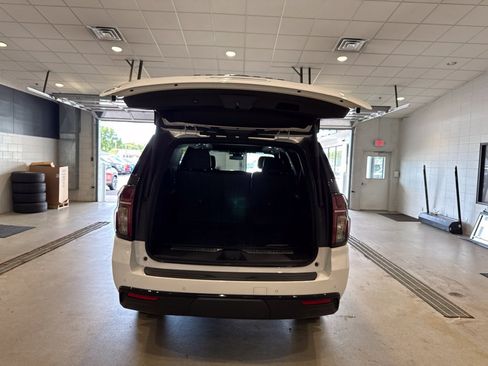 Used 2023 Chevrolet Suburban Z71 w/ Luxury Package AWD/4WD image 18
