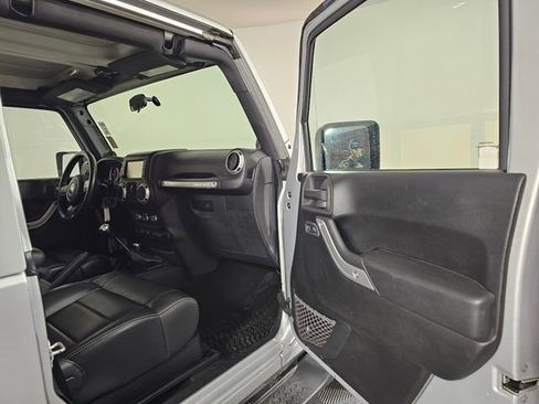 Used 2012 Jeep Wrangler Sahara w/ Connectivity Group image 13
