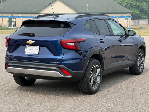 Used 2024 Chevrolet Trax LT w/ Driver Confidence Package FWD image 8