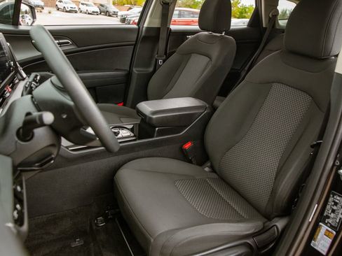 Used 2024 Kia Sportage LX AWD/4WD image 13