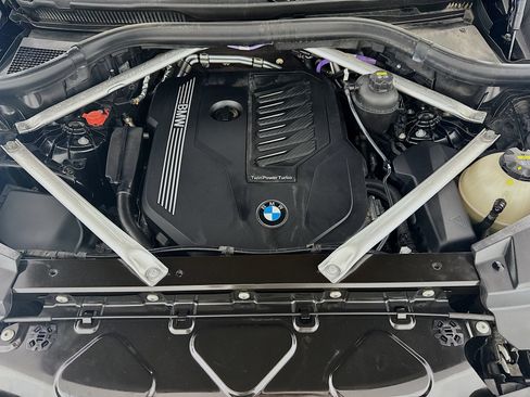 Used 2022 BMW X5 xDrive40i w/ M Sport Package AWD/4WD image 10