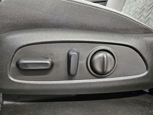 Used 2024 Chevrolet Equinox LT FWD image 15