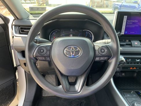 Used 2025 Toyota RAV4 XLE image 26