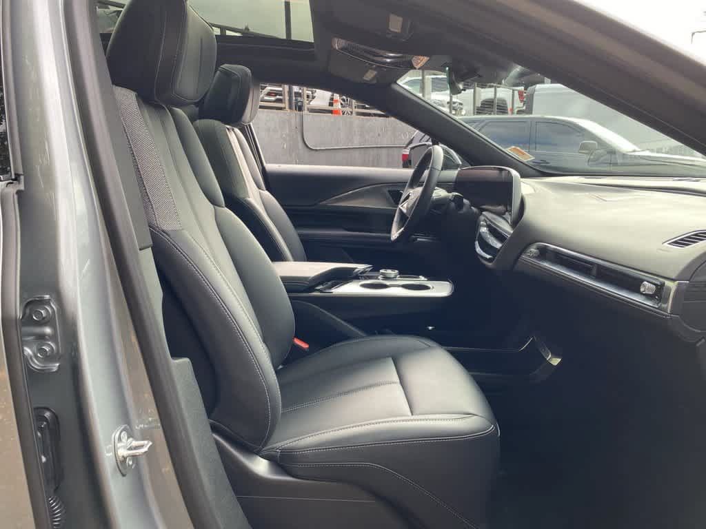 Used 2024 Cadillac Lyriq Tech AWD/4WD image 19