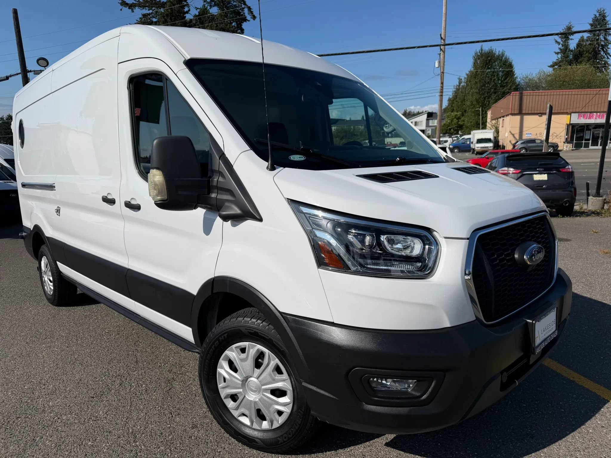 Used 2023 Ford Transit 250 Medium Roof w/ Exterior Upgrade Package RWD image 3