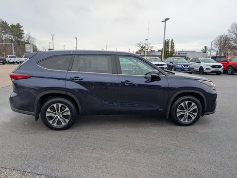 Used 2022 Toyota Highlander XLE image 6