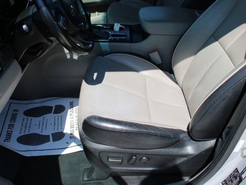 Used 2021 Kia Sedona EX image 9