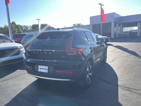 Used 2023 Volvo XC40 B4 Ultimate image 7