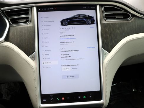 Used 2013 Tesla Model S image 24