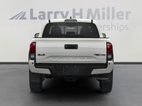 Used 2017 Toyota Tacoma TRD Off-Road image 5