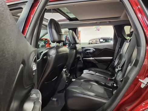 Used 2019 Jeep Cherokee Limited image 20