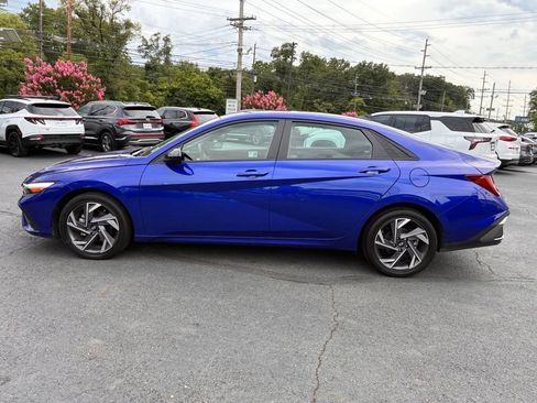 Used 2025 Hyundai Elantra SEL FWD image 4