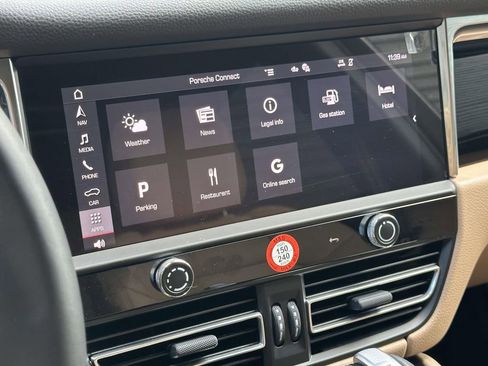 Certified 2026 Porsche Macan AWD/4WD image 28