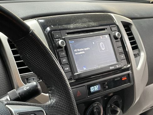 Used 2014 Toyota Tacoma PreRunner w/ SR5 Package image 10