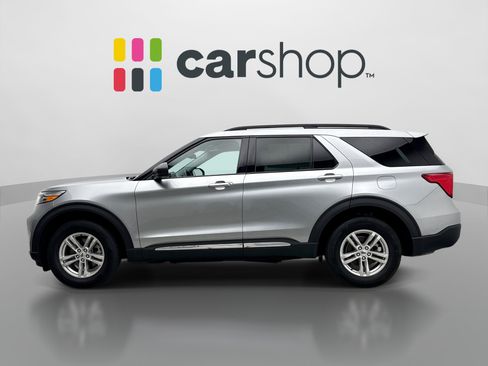 Used 2023 Ford Explorer XLT w/ Equipment Group 202A AWD/4WD image 2