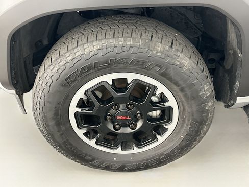 Used 2025 Toyota 4Runner TRD Off-Road image 11