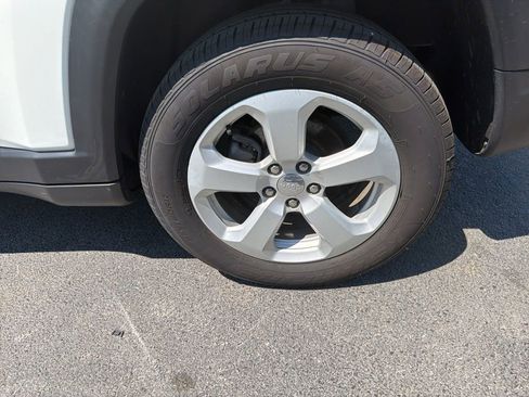 Used 2019 Jeep Compass Latitude w/ Cold Weather Group AWD/4WD image 4