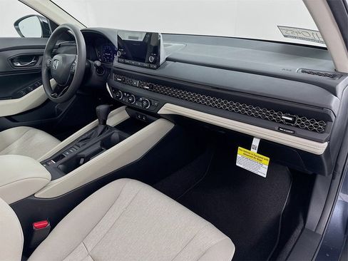 Used 2025 Honda Accord SE image 41