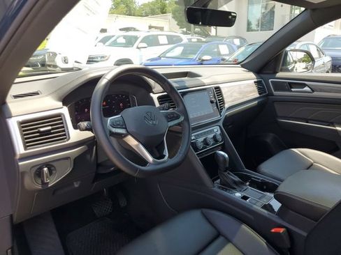 Certified 2023 Volkswagen Atlas Cross Sport SE w/ Panoramic Sunroof Package FWD image 25