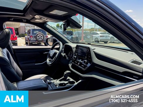 Used 2022 Toyota Highlander XSE AWD/4WD image 28