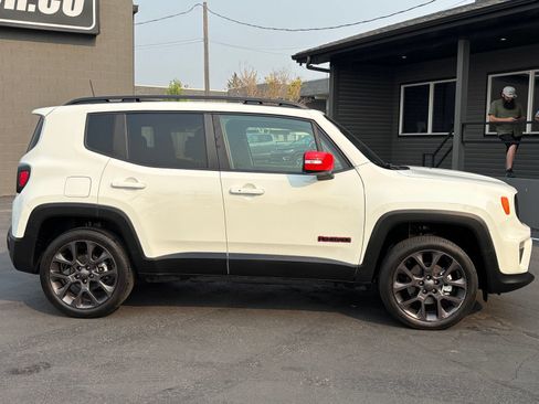 Used 2023 Jeep Renegade Latitude AWD/4WD image 5