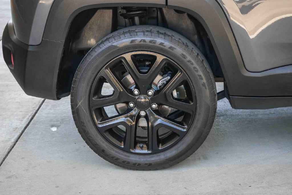Used 2023 Jeep Renegade Altitude AWD/4WD image 12