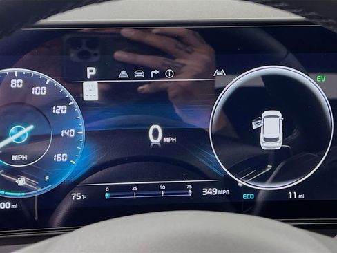 Certified 2025 Kia Sportage X-Line Prestige image 12