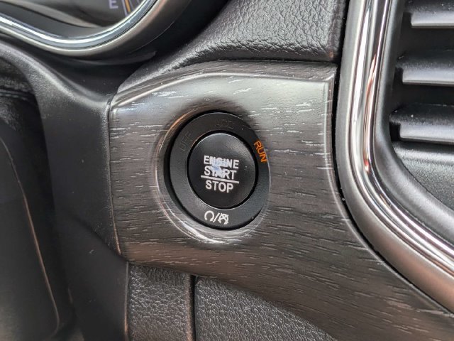 Used 2018 Jeep Grand Cherokee Laredo RWD image 28