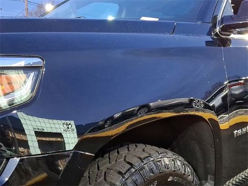 Used 2018 Chevrolet Tahoe LT image 10