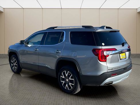 Used 2023 GMC Acadia SLE w/ Driver Convenience Package image 4