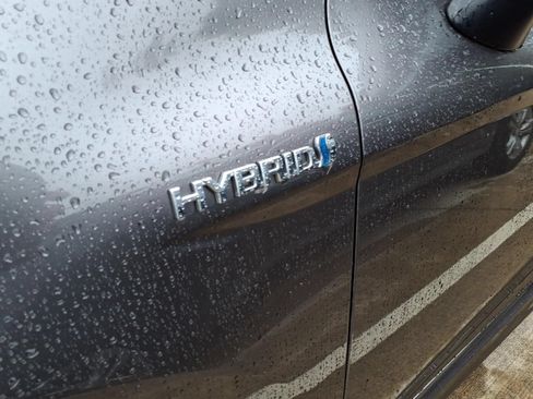 Certified 2021 Toyota Camry SE FWD image 6