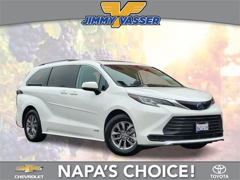 Certified 2021 Toyota Sienna LE w/ LE Plus Package image 1