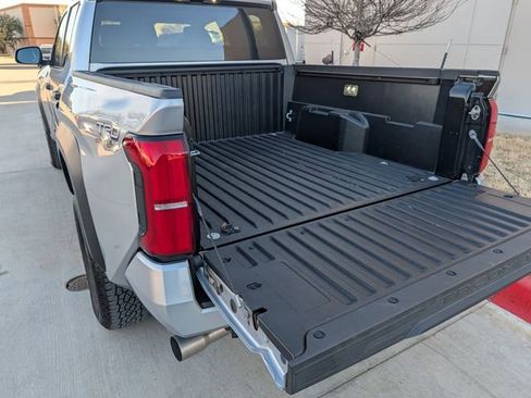 Used 2024 Toyota Tacoma TRD Off-Road image 28